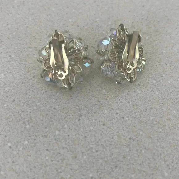 Vintage Set of Clear Glass Silver Toned Backed Clip On Cluster Earrings. - Picture 2 of 3